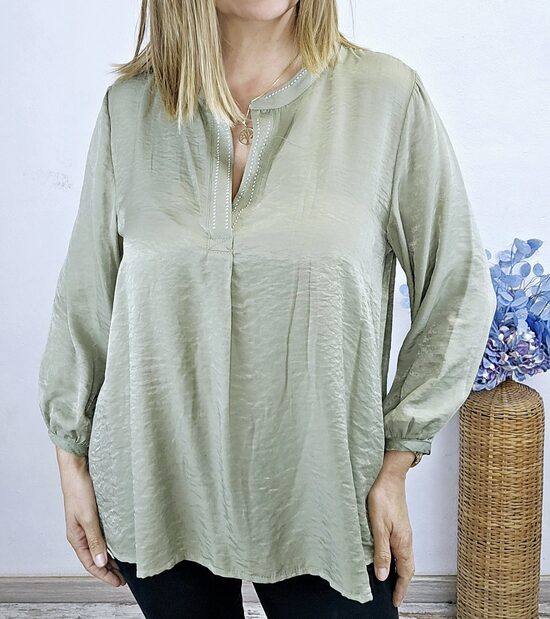 NOVEDAD BLUSA TACHUELAS VERDE FUELLE