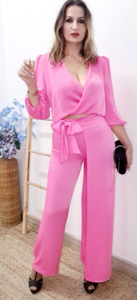 Conjunto rosa chicle pantalon pareo