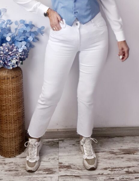 50%  PANTALON DENIM TOBILLERO BLANCO Última talla 40